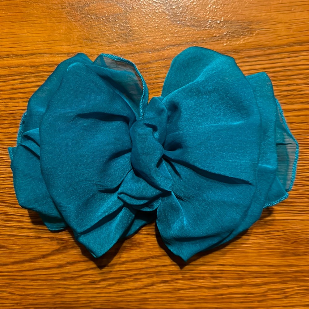 3 pc hair bows/pins. Green, yellow, and white.